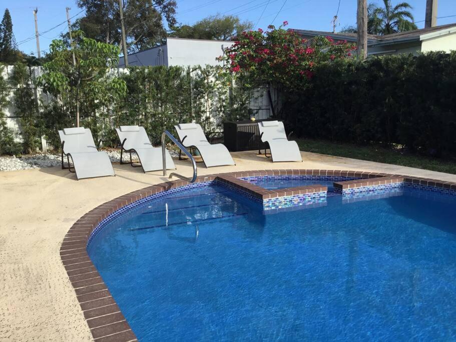 Home With A Pool Close To Beach And Fll Airport Pool Heated October- March فورت لودرديل المظهر الخارجي الصورة