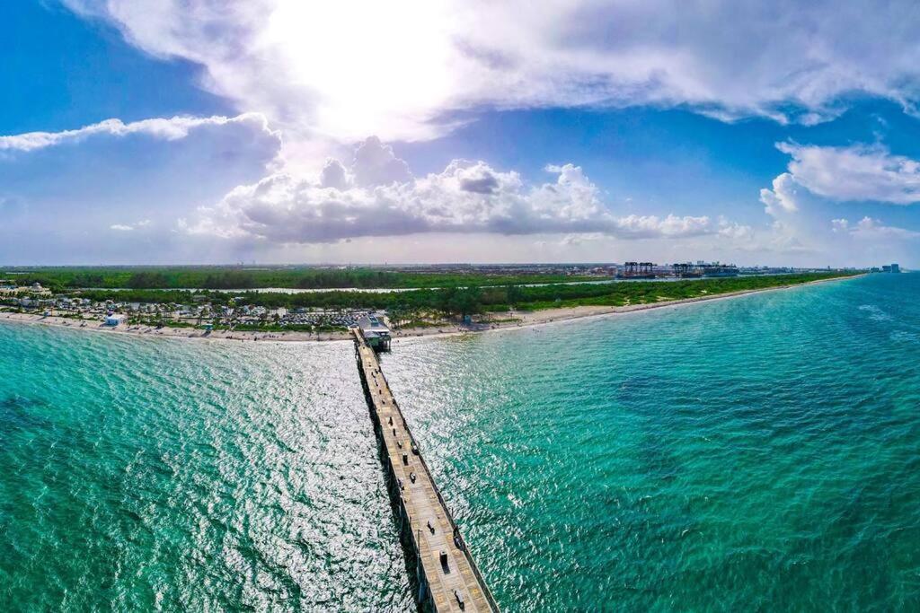 Home With A Pool Close To Beach And Fll Airport Pool Heated October- March فورت لودرديل المظهر الخارجي الصورة