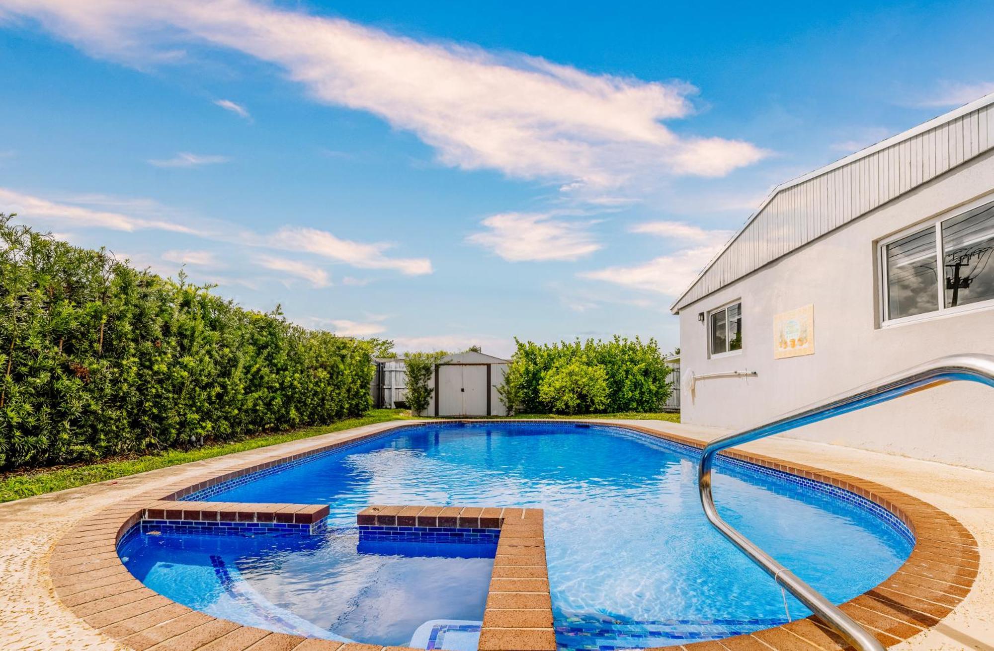 Home With A Pool Close To Beach And Fll Airport Pool Heated October- March فورت لودرديل المظهر الخارجي الصورة